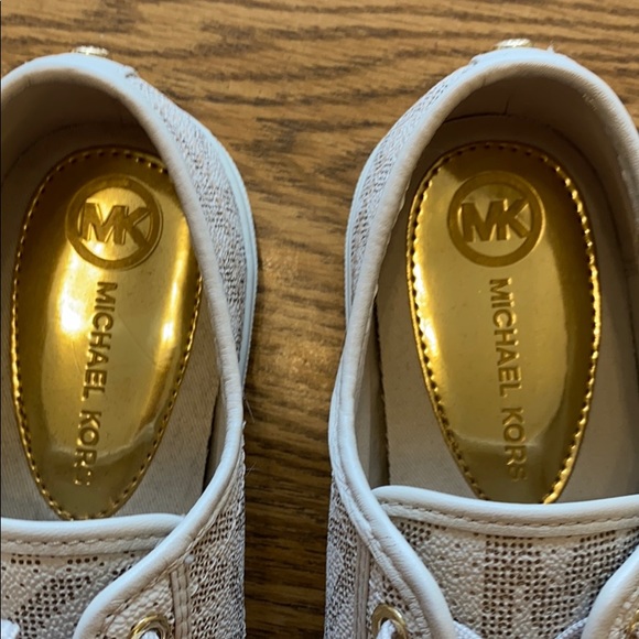 Michael Kors tennis shoes size 8 - Picture 2 of 4